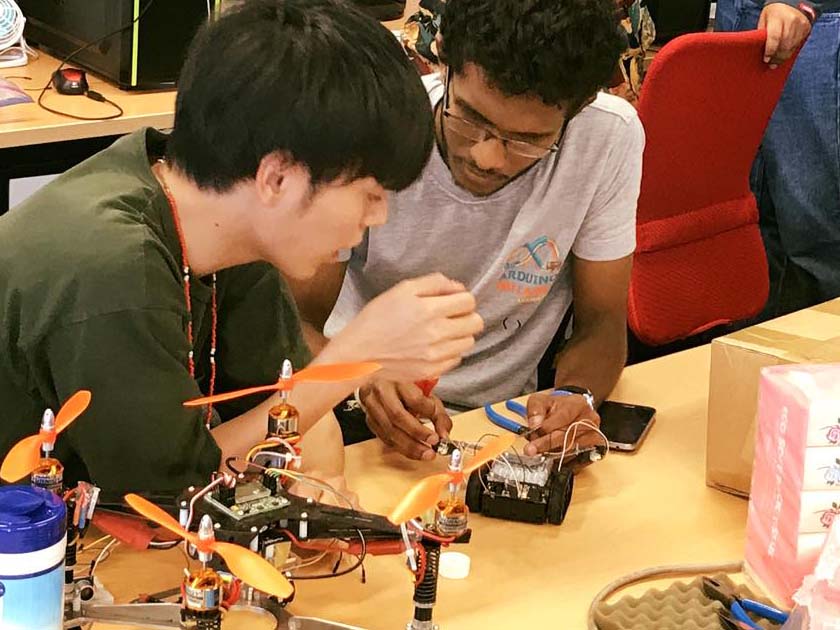 移動・飛行ロボットで被災者を支えるための「ロボットアイ」の開発2