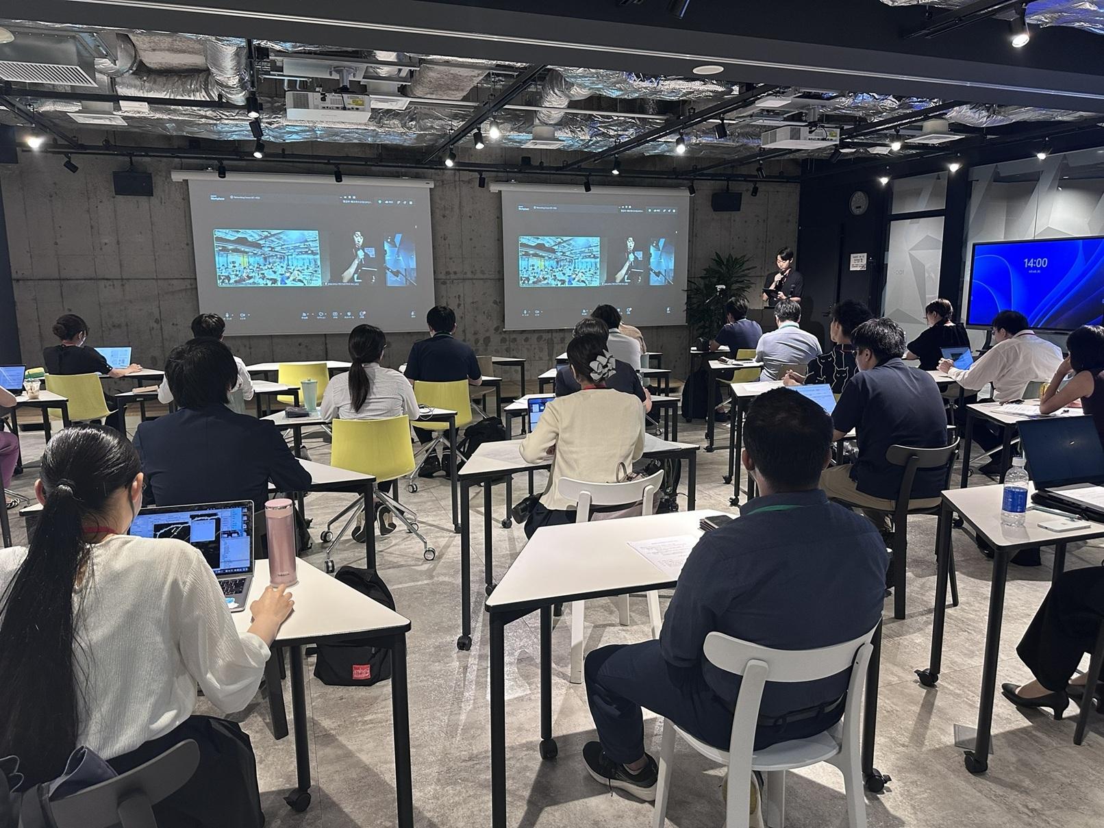 横浜市立大学にてSPRING 合同成果報告会の様子